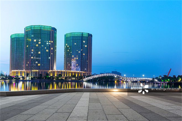 都市廣場(chǎng).jpg